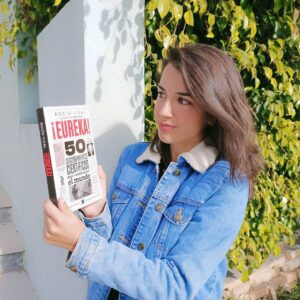 Rocío Vidal Instagram - Si hace tres años me llegan a decir que, con 28 primaveras, iba a escribir Historia de la Ciencia, con mayúsculas, y en modo reportaje, en vivo y en directo como si nos trasladásemos en el tiempo, me hubiese echado a reír.
Pero aquí estoy, orgullosa con mi nuevo hijo, ¡EUREKA!, que ha sido el trabajo más arduo de investigación de mi vida. Y nada me hace más feliz que compartirlo con todos vosotros, que sintáis ese cosquilleo de lo que hemos recorrido hasta llegar hasta nuestros días, y que en estos tiempos duros de pandemia que nos ha tocado vivir, podamos valorar la importancia de ensalzar el trabajo científico como herramienta para superar los obstáculos.
¿Sabías que Napoleón Bonaparte ayudó a promover la vacunación? ¿O que una condesa fue de las primeras programadoras de la Historia? ¿Por qué Galileo tuvo que abjurar del Heliocentrismo ante la Santa Inquisición?
50 reportajes que cambiaron la Historia: anécdotas, guerras entre la religión y la ciencia, historias de mujeres silenciadas...
A la venta el 28 de enero, envíos internacionales desde Amazon y disponible ya en preventa. Tenéis el link en la bio ♥️
P.D: A mi gato Pantxo aún no he conseguido engancharle al libro. Espero que a vosotros os guste más.
Fotografía @claravidal10.