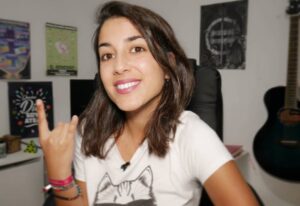 Rocío Vidal Instagram - Felices fiestas desde mi set de grabación, que acabo de grabar el último vídeo del año. Os quiero mucho y gracias por estar siempre ahí ♥️