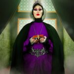 Roem Instagram - Mirror Mirror 🪞 Bring me her heart. You know the penality if you fail me 🍎🔪🫀 #halloween #dragqueen #evilqueen #snowwhite #rupaulsdragrace #dragraceholland #canadasdragrace #dragraceitalia #dragraceuk #halloweencostume #cosplay #disneycosplay #halloweenoutfit #dragmakeup
