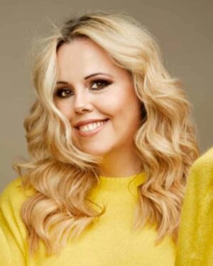 Roisin Conaty Instagram - 🐤🐥🐱🌝🌞⚡️🌟🌻🌻🍋I like the photo I guess @jaybrooksphoto @heathmassihair @erin_kristensen