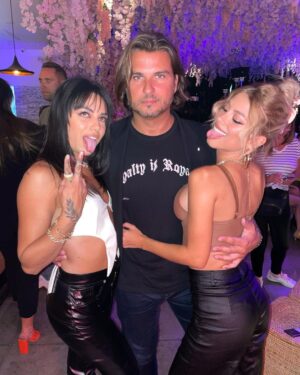 Romain Chavent Instagram - Every Man needs a Blonde & Brunette Bestie👩🏻‍🤝‍👩🏼😝🔥