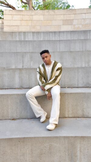 Roman Banks Instagram - taking it all in…

(📷: @calebrouse_) 
#fallvibes🍁 #ootd #outfitinspiration #greenery #fallcolors #romanbanks #earthtones
