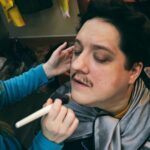Roman Popov Instagram - Всем привет. Сегодня важный день, чуть важнее, чем премьера фильма, состоявшаяся вчера во всех кинотеатрах. Сегодня (по славной традиции) мы с женой идём на рядовой показ картины с моим участием, чтобы понять по реакции зрителей, всë ли удалось, а если нет, то над чем мне предстоит поработать в следующий раз. Итак, фантастическая комедия "Ботан и Супербаба". Я её уже видел. Вместе с российскими блогерами. Им знатно вкатило. А вот теперь независимый и ни к чему не обязанный зритель. А вам для привлечения внимания к картине эксклюзивные фотки со съёмок и "шапки" (банкет посвящённый окончанию съёмочного процесса). Автор, как обычно - @yul_popova.