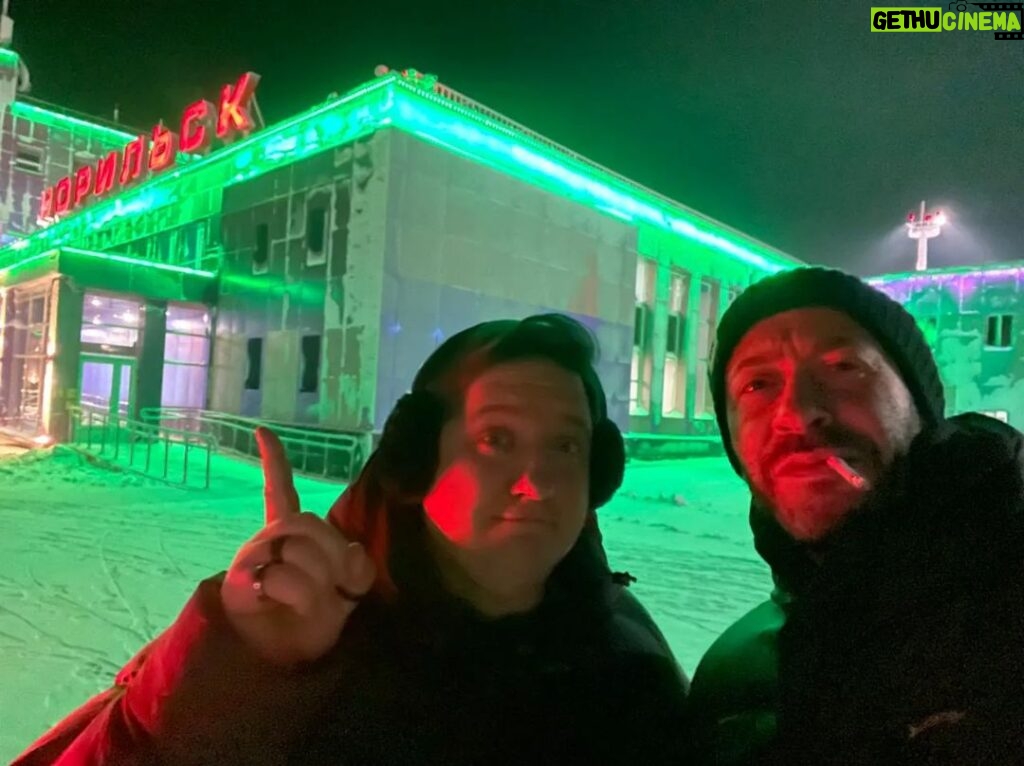 Roman Popov Instagram - Пока, Норильск! Спасибо. Полярная ночь прекрасна. До Новой Встречи! 👋🏼