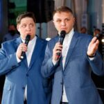 Roman Popov Instagram - Мальчишки снова в те... Снова в деле! #Дуэт2014 специально для @2capitals.ru 😉 Звоните, пишите - проведëм. #ДуэтВедущих Константиновский Дворец