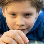Roman Popov Instagram - Сегодня Фëдору Романовичу исполнилось 10 лет. Парень растёт, мужает и учится взаимодействию с окружающим миром. Свой подарок на первый достойный юбилей этот зумер получил в лучших традициях нашего с Вами "миллениального детства" заранее, в формате: "Дарим тебе это сейчас, но это тебе на День Рождения!" А сегодня решили подарить бонус, о котором он так мечтал. С утра Фëдор "запончил" себе в игре Brawl Stars 2000 гемов. Счастью нет предела! P. S.: Когда мне исполнилось 12 лет, родители бонусом к основному подарку купили мне 12 кг бананов, которые я так любил. Это причина по которой я со временем потерял интерес к этому фрукту. Надеюсь, что этот лайфхак сработает и сегодня. 😏 #ДеньРожденьяПраздникДетства #ИНикудаНикудаНикудаОтНегоНеДеться