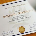 Roman Tomeš Instagram - Nejkrásnější ocenění tohoto roku😂😂😂👌❤️Byli jsme s Hedwig nominovaní na čtyři různá ocenění.. vlastně jsme rekordmani v mnoha ohledech! Ač jsme ani jednu nominaci neproměnili, tohle je nejvíc!! Děkuju!❤️#hedwigandtheangryinch