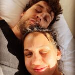 Roman Tomeš Instagram - Dnešní božský Luhačovický slunečný ráno. Kousek ráje jenom pro nás. A tady můžete být svědky toho, že když dva dělají totéž…není to vždy totéž. A že je prej důležitá nějaká kompozice. 🤷🏽‍♀️ No je to spíš o úhlu pohledu. 😂 Já chtěla takovou tu hezkou fotku se sluncem v posteli, takovou tu uměleckou, jak můžete vidět na první fotce, kterou fotil ten můj Romeo. No a povedlo se mi vyplodit pouze velmi romantické foto č. 2 dvou oteklých příšerek, ale za to naprosto autentickou. 😂 Ještě, že toho Romču mám. Jakoby na focení. No dobře- i na jiný věci❤️ #ukazpravdu #nenikompozicejakokompozice #uhelpohledu Wellness & spa hotel Augustiniánský dům