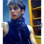 Roman Tomeš Instagram - HLEDÁME DO VIDEOKLIPU dvojníka tohoto chlapce. Ještě klidně o chlup mladšího. Tady mi bylo asi 19-20let.. má působit jako puberťák.. Pokud víte o někom, kdo se tomu podobá a rád by si zatočil, pište prosím do zpráv. Děkuju!!👌🙏 #budeklip #novysingl #nahou