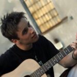 Roman Tomeš Instagram - HLEDÁME DO VIDEOKLIPU dvojníka tohoto chlapce. Ještě klidně o chlup mladšího. Tady mi bylo asi 19-20let.. má působit jako puberťák.. Pokud víte o někom, kdo se tomu podobá a rád by si zatočil, pište prosím do zpráv. Děkuju!!👌🙏 #budeklip #novysingl #nahou