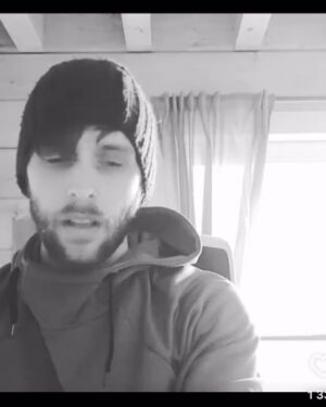 Roman Tomeš Instagram - Vašo, pozdravuj tam nahoře!❤️ Mám toho tolik na srdci.. a nechám si to tam! Děkuju za vše!! Tvé písně odstartovali moji cestu divadlem a vlastně i životem. Mám Tě rád!