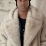 Ronaldinho Instagram - BTS at #KidSuper’s FW24 show ‘String Theory’ styled by #WisdomKaye.   As if a stunning collection including an unraveling sweater performance on #IMGModel Jashlem weren’t enough, the CD who loves to shake things up brought in reinforcements. Legendary footballer, Ronaldinho Gaúcho, closed out the show.   Kid Super, Gaúcho, and IMG Models Wisdom Kaye and Jashlem captured backstage by @danilo Paris, France