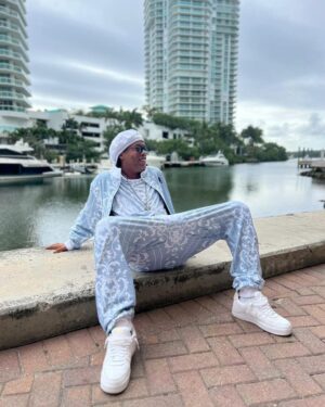 Ronaldinho Instagram - Posturado e calmo 🤣 @dryworld_brands