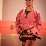 Ronda Rousey Instagram - Judo know what’s up #JudoGeneLebell 💇🏼‍♀️ @thisisbabe 💄 @mariko_hirano 📸 @dtfmania 🥋 @mizunousa @fujisportsus 🥊 @nazoboxing ✂️ @iammikaze 👟 @mizunousa