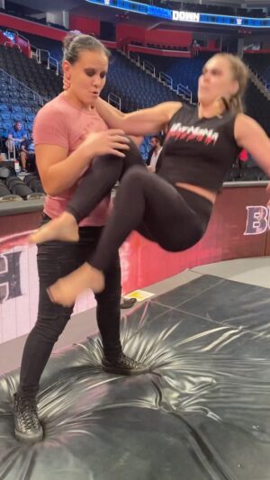 Ronda Jean Rousey Instagram - In case you don’t have time to drill this here’s the video @qosbaszler -
@yaonlylivvonce I dare you to try this and not get your ass countered😉