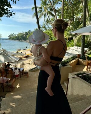 Rosie Huntington-Whiteley Instagram - Sunrise to sunset 🌅