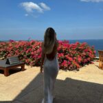 Rosie Huntington-Whiteley Instagram - 2024 in colour 🌺 Phuket, Thailand