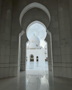 Rosie Huntington-Whiteley Instagram - #AD Such an honour to tour the Sheikh Zayed Grand Mosque whilst we were #InAbuDhabi 🤍 @visitabudhabi