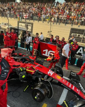 Rosie Huntington-Whiteley Instagram - #Ad What an incredible experience to witness the F1 #InAbuDhabi @visitabudhabi #AbuDhabiGP 🏎️🏎️🏎️