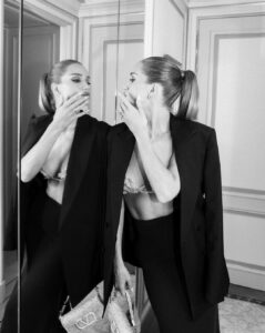 Rosie Huntington-Whiteley Instagram - Valentino after hours 🖤