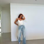 Rosie Huntington-Whiteley Instagram - Chill girl 🩵