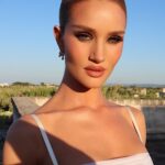 Rosie Huntington-Whiteley Instagram - Ciao Puglia 🇮🇹🌺 @dolcegabbana Puglia, Italy