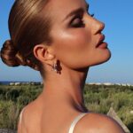 Rosie Huntington-Whiteley Instagram - Ciao Puglia 🇮🇹🌺 @dolcegabbana Puglia, Italy