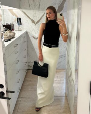 Rosie Huntington-Whiteley Instagram - Selfie series LA style 🤍