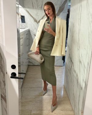 Rosie Huntington-Whiteley Instagram - Selfie series LA style 🤍