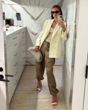 Rosie Huntington-Whiteley Instagram - Selfie series LA style 🤍