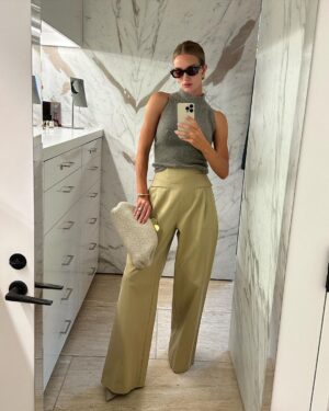 Rosie Huntington-Whiteley Instagram - Selfie series LA style 🤍