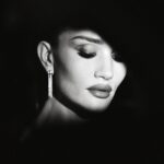Rosie Huntington-Whiteley Instagram - Le Salon w/ @maisonvalentino @pppiccioli 🖤 Paris,France