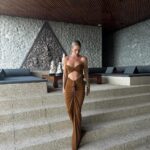 Rosie Huntington-Whiteley Instagram - 🤎
