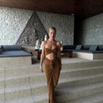 Rosie Huntington-Whiteley Instagram - 🤎
