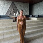 Rosie Huntington-Whiteley Instagram - 🤎