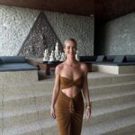 Rosie Huntington-Whiteley Instagram - 🤎