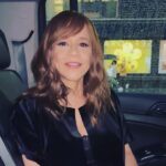 Rosie Perez Instagram - This Saturday @errolspencejr will be back in the ring #spenceugas @showtimeboxing! Wish he was fighting @tbudcrawford but I’ll take this one! Ugas is very good… Even though I believe Spence will win🤷‍♀️. Yay! Gonna be a good! Oh! And I’m on the @thedailyshow tonight! That’s why I’m all dolled up🤓. Had a blast with @trevornoah who loves boxing too!