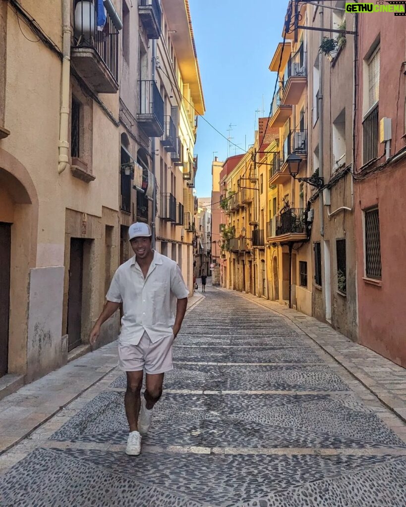 Ross Butler Instagram - omg look how silly i am jajajajajaja Tarragona, Spain