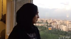 Roya Nownahali Instagram - .
#رأى_مى_دهم
ره تاريك با پاهاى من پيكار دارد
به هر دم، زير پايم راه را با آب آلوده
به سنگ آكنده وُ دشوار دارد
به چشم پا ولى من، راه خود را مى سپارم
...
نباشد هيچ كارِ سخت كان را در نيابد فكرِ آسان ساز
شب از نيمه گذشتهٓ ست
خروس دهكده برداشتهٓ ست آواز
چرا دارم ره خود را رها من 
بخوان اى همسفر با من
...
#نيما_يوشيج 
#اشتباه_نكنيم#دوباره_ايران
#تا_١٤٠٠_با_روحاني