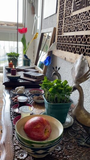 Roya Nownahali Instagram - نوروز ۱۴۰۱ ابتدای قرن است به مبارکی، 
و به فرخندگی بیتی از شعرِ رامین‌حیدری‌فاروقی قاپ زده شد.
به امید لولیدنی خرّم و آرام بر زمین
#رامین_حیدری_فاروقی
# رؤیانونهالی#رویانونهالی
#عید#عیدانه#نوروز#سال_نو#قرن_نو
#قرن_تازه#ایران#خوی_خوش#روی_خوش
#royanownahali