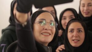 Roya Nownahali Instagram - .
یادم هست بحثِ این بود که اصلاً می‌توانند بروند یا نه، آیا امکانات و شرایط جور می‌شود یا نه؟
وقتی دیدمشان، همهٔ آن گروه جنگنده را، گفتم فکر نابی است که در رؤیای آن‌ها شریک شویم.
خبر رفتن‌ و شرکت موفقیت آمیز دختران زیبای خوش‌خوی امیدوار و مردان موقّر و محترم هم‌پای آن‌ها در خانه و گروه ورزشی و فیلم مستند، دل‌انگیز بود و کِیف کردم وقتی دیدم فیلم‌هم دیده شد و با بهترین استقبال مواجه شد. خوش‌به حالشان و خوش به حال همهٔ ما که در این فرصت‌ برای مراقبت از شور زندگی شرکت کردیم.
زندگی روزهای بهتر هم دارد.
داشته است. ادامه خواهد داد.
#جایی_برای_فرشته_ها_نیست
#سام_کلانتری
#حامد_شکیبانیا
#کاوه_صدقی
#محسن_شاه_محمد_میراب
#رؤیانونهالی
#royanownahali