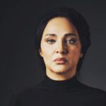 Roya Nownahali Instagram - .عکس برای پوستر نمایش « مثل آب برای شکلات» نویسنده و کارگردان، ابراهیم پشت‌کوهی عکس،احسان نقابت این متن بر اساسی رمان «مثل آب برای شکلات» نوشتهٔ لورا اسکوئیول نوشته شده است. سومین بار است که در تهران به روی صحنه می‌رود اجرای اول، تالار چهارسو از مجموعهٔ تئاتر‌شهر ۹۲ اجرای دوم، تالار استاد‌سمندیان از مجموعهٔ ایرانشهر۹۵ و حالا آذر ماه ۹۷ در تالار شهرزاد و البته با تغییراتی، به رسم نو شدن #ابراهیم_پشت_کوهی #احسان_نقابت #تماشاخانهٔ_شهرزاد#تئاتر #نمایش#رپرتوآر #گروه_نمایشی#گروه_تئاتر #رؤیانونهالی#رویانونهالی #roya.nownahali