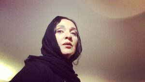 Roya Nownahali Instagram - .
اگر مايل هستيد، دختران كوشاى ماجراجو، بروند سر ميدان وسيع آرزوهايشان، متن زير را بخوانيد و از طريق نشانى، پشتيبان سفرشان باشيد.
«تیم ملی اینلاین هاکی زنان کشورمون می‌خوان برن مسابقات آسیایی کره جنوبی، ولی به علت کمبود بودجه، لازمه که هزینه‌هاشون رو از کمک‌های مردمی تامین بکنن. مسابقات شهریور برگزار می‌شه و وقت زیادی نداریم. برای این که بتونن به مسابقات برسن، همگی باید بهشون کمک کنیم. من #پشتیبان_تیم شدم و از همه شما هم دعوت می‌کنم تا توی این راه به ما بپیوندید و هر قدر که شده کمک کنین تا دخترامون بتونن قدرت و توانایی‌هاشونو به همه دنیا نشون بدن.» لینک کمک‌های مردمی: support.ifitpro.ir/hockeywomen
#مبارزه_از_من_حمایت_از_تو
#پیشتبان_تیم
#تيم_هاکی_بانوان_ايران
#سام_کلانتری
#رؤيانونهالی#رامين_حيدری_فاروقی
#royanownahali#raminheydarifaroughit