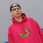 Rubén Doblas Gundersen Instagram - No se que ha pasado Morty pero *eructo* parece ser que hemos viajado a una dimensión donde la gente tiene el pelo de color pollo. Coleccion Rick and Morty x MADKAT ya disponible durante tiempo limitado! 🧪🧪🧪 Mas diseños en @madkatstore