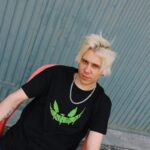 Rubén Doblas Gundersen Instagram - No se que ha pasado Morty pero *eructo* parece ser que hemos viajado a una dimensión donde la gente tiene el pelo de color pollo. Coleccion Rick and Morty x MADKAT ya disponible durante tiempo limitado! 🧪🧪🧪 Mas diseños en @madkatstore