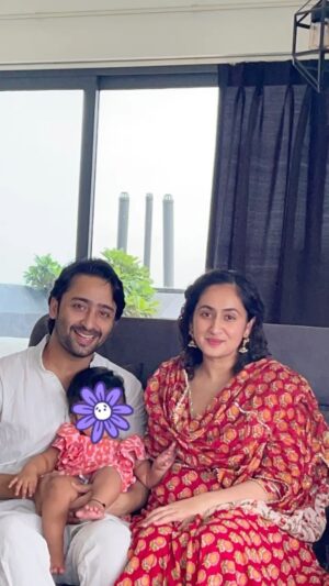 Ruchikaa Kapoor Instagram - Eid Mubarak 🌙❤️ From us to you ❤️🌙 
#TheSheikhs 
#festive #together #EidMubarak