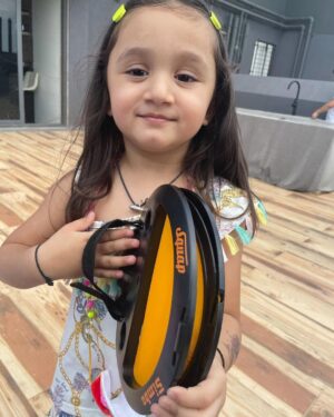 Ruchikaa Kapoor Instagram - Happy happy birthday to 
‘The Queen of Everything’… our Riyana! 
❤️🌸 👑 
Always playing by her rules or changin the game ! 🥰💪 my babyyyy I loveeee you ❤️❤️❤️ 
#RiyanaDay #BdayBaby #MaasiLove #JuneBornsAreTheBest 
@radhika_morjaria @morjariavishal