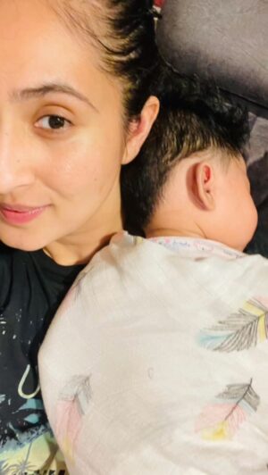 Ruchikaa Kapoor Instagram - Happy Mother’s Day to MEEEEE ! A few years later Anaya will tell me how amazing, chaotic, cute, crazy, lovely and annoying I am. 🥸
Until then, I’m just gonna pat myself on the back for getting up everyday and trying to give her the best of what I have to offer, just like every amazing mom out there! 
#MomsAreTheBest #AnayakiMama