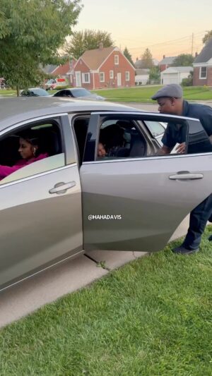 Rutina Wesley Instagram - “Ah-right!” RP @hahadavis How old people say goodbye they will  watch you drive all the way home 😂😂😂😂