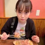 Ryo Sato Instagram - 食べようとして、気付いて、睨む。 まるいものしか写ってない🐙 Tマネ撮 #たこ焼き